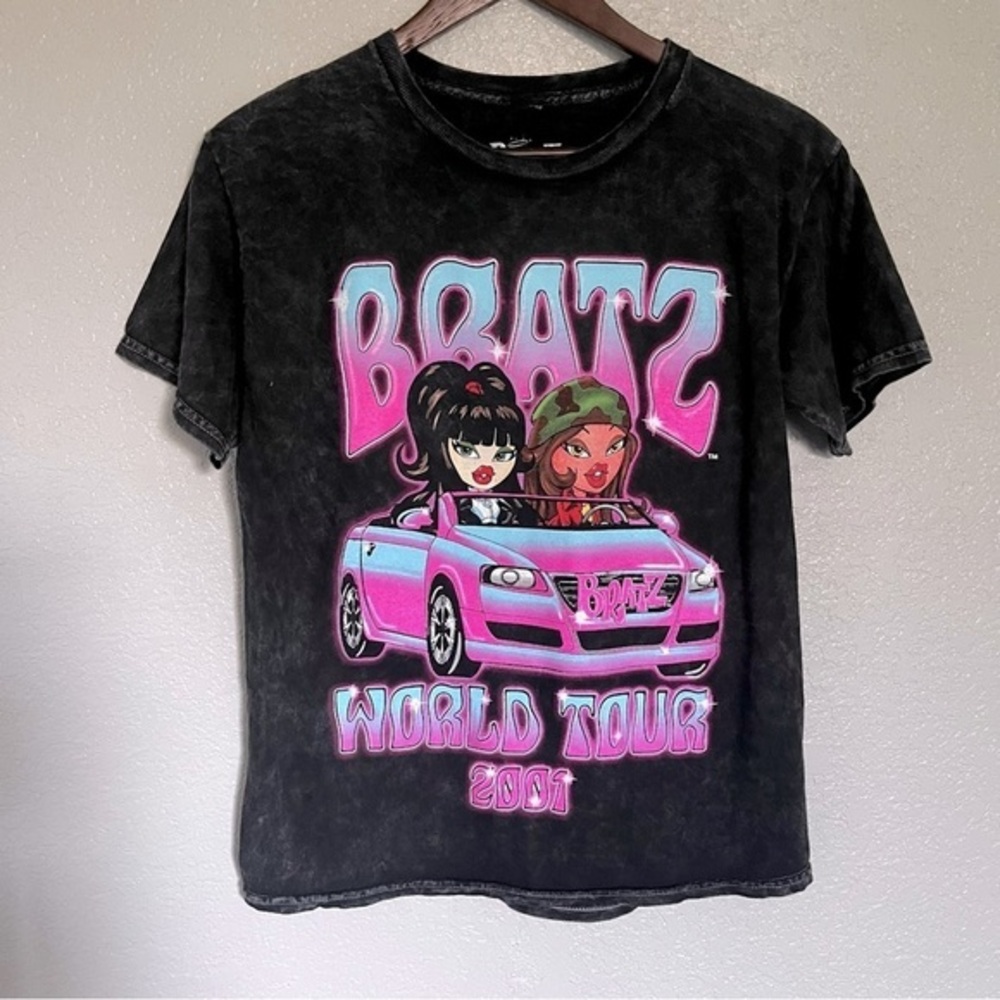 BRATZ 2007 World Tour Graphic Tee Size XS